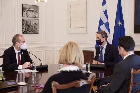 Συνάντηση Μητσοτάκη - Κλούγκε: Εύσημα για το εμβολιαστικό πρόγραμμα της Ελλάδας 