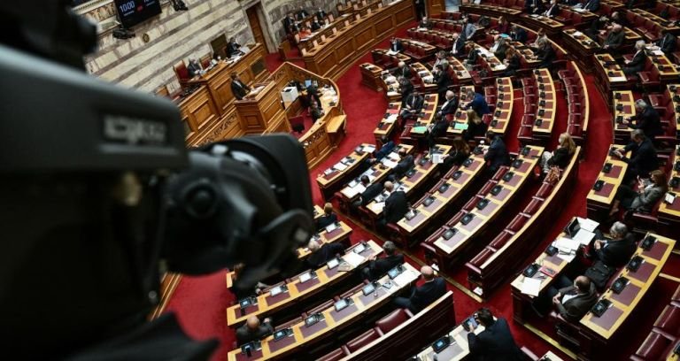 Βουλή: Υπερψηφίστηκε ο προϋπολογισμός του 2022