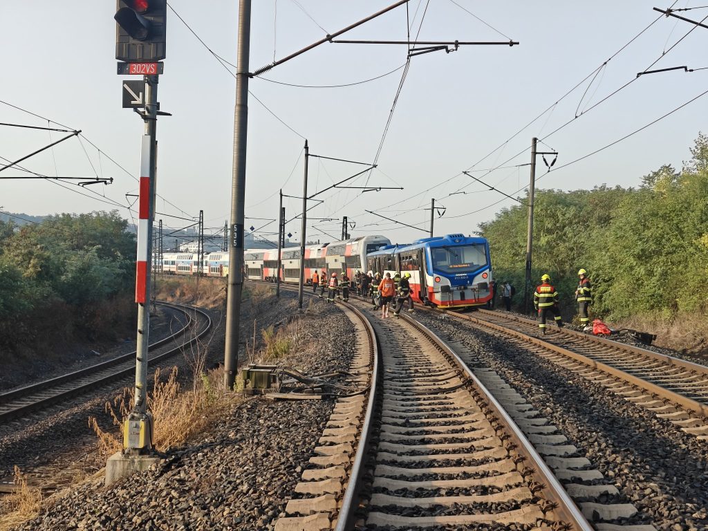 Σοβαρό σιδηροδρομικό ατύχημα στην Πράγα με δεκάδες τραυματίες