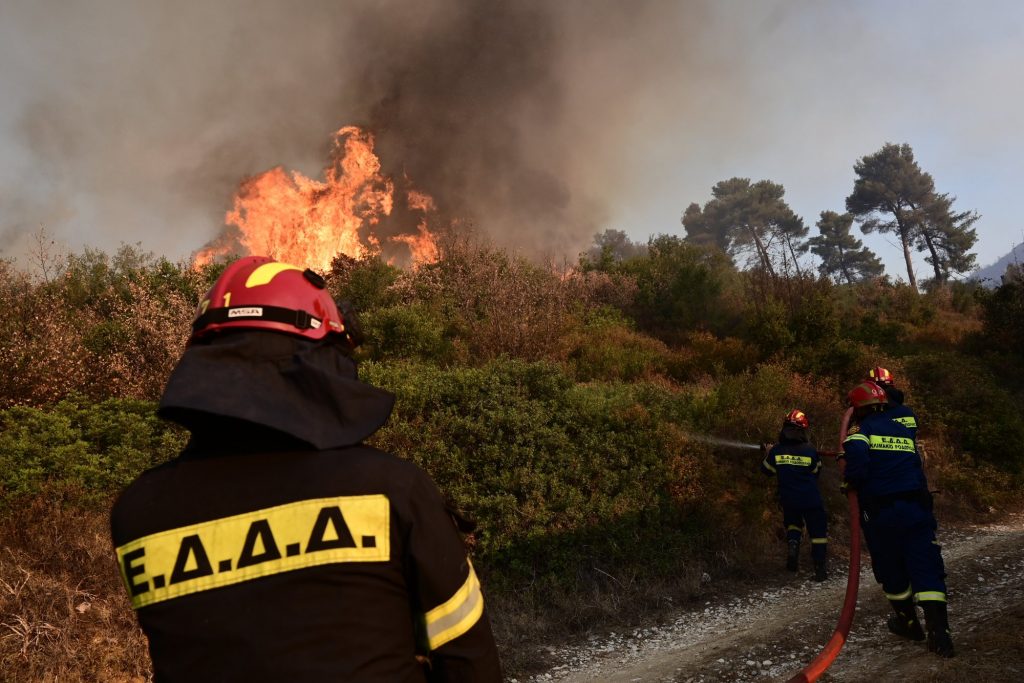 Φωτιά σε χαμηλή βλάστηση στην περιοχή Διόνυσος Κερατέας